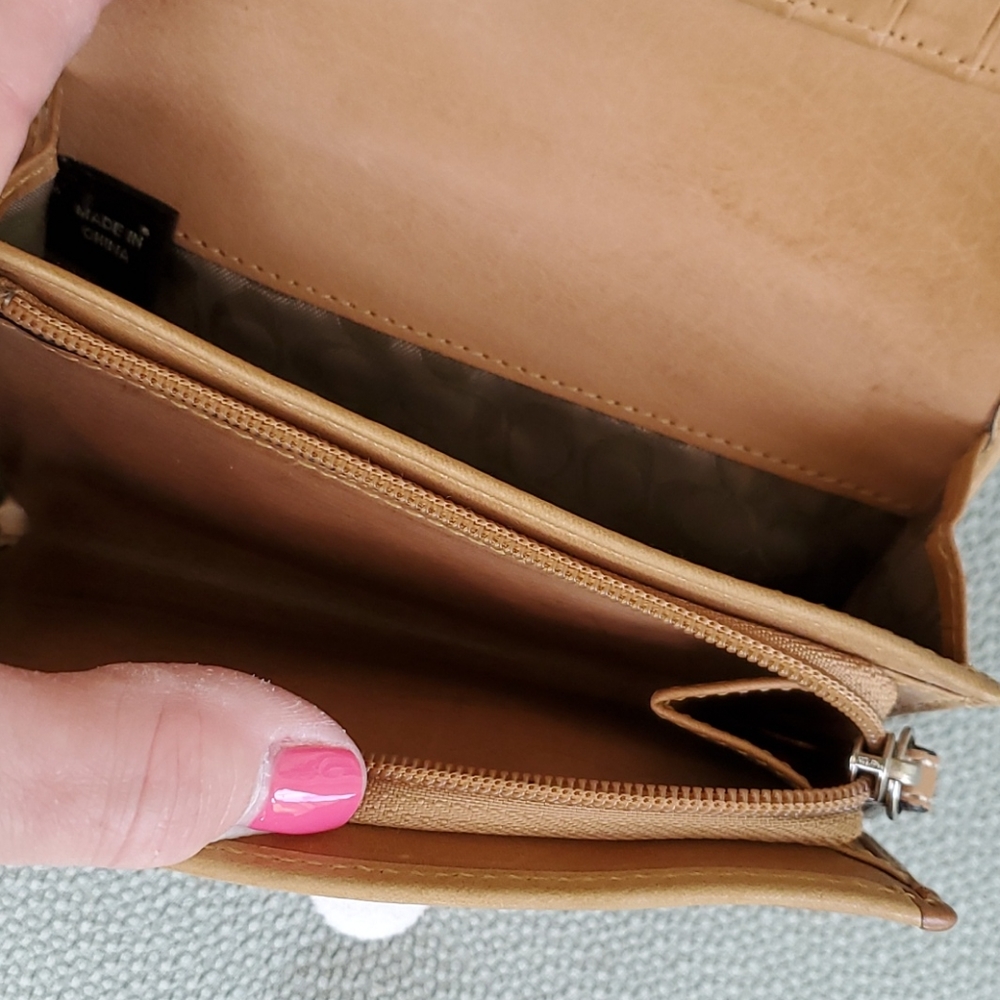 Coach Tan Wallet - Picture 4 of 4